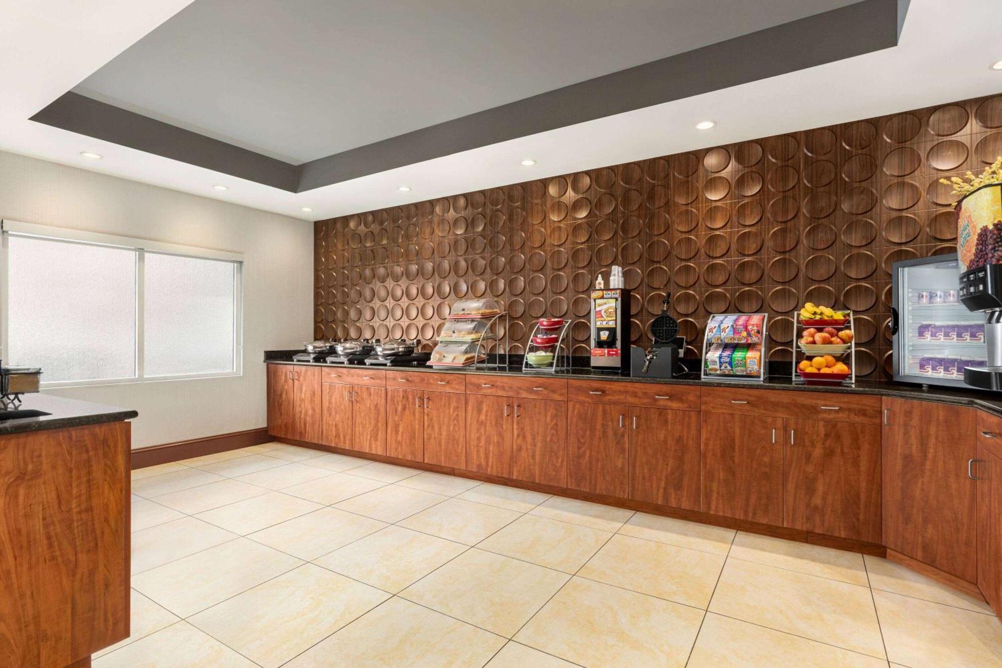 Wingate By Wyndham At Asheville Airport Hotel