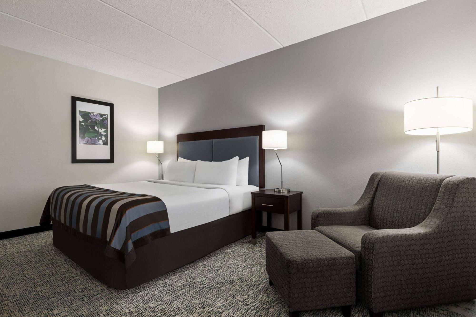 Hotel Wingate By Wyndham At Asheville Airport