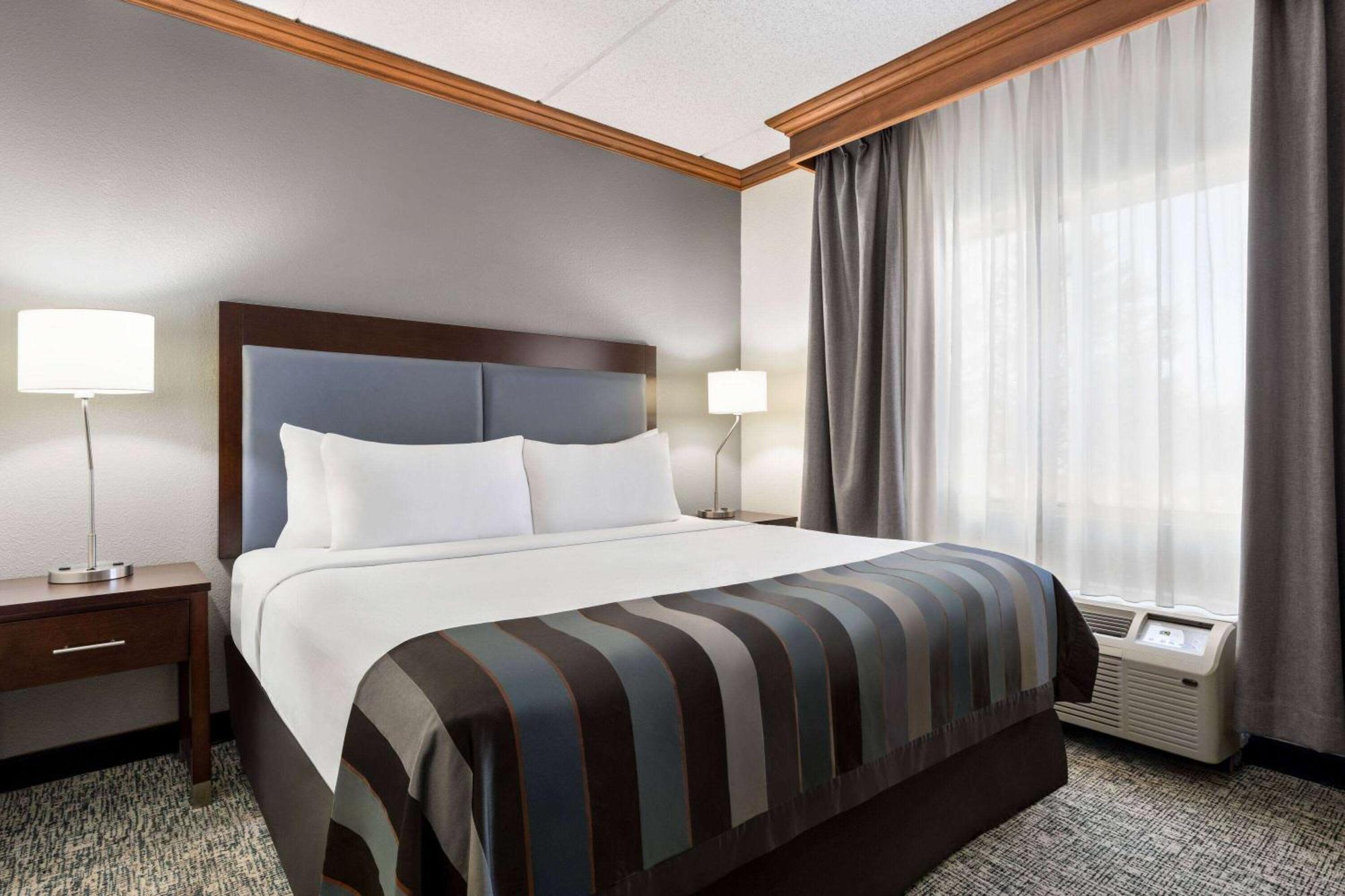Wingate By Wyndham At Asheville Airport Hotel 3*